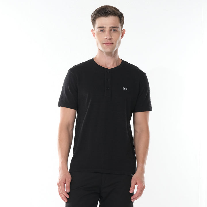 LEE MENS SCOOP NECKLINE WITH BUTTONS — REGULAR FIT TEE
