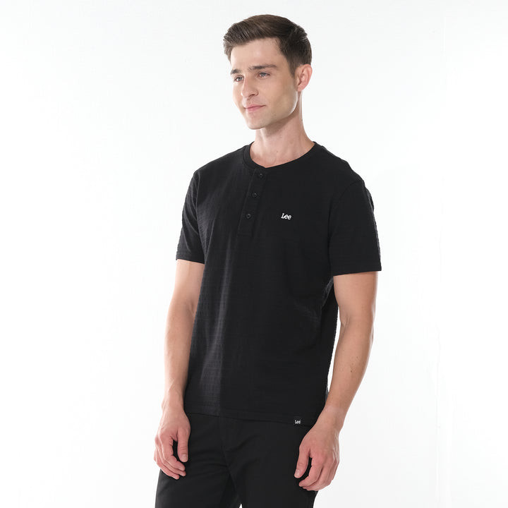 LEE MENS SCOOP NECKLINE WITH BUTTONS — REGULAR FIT TEE