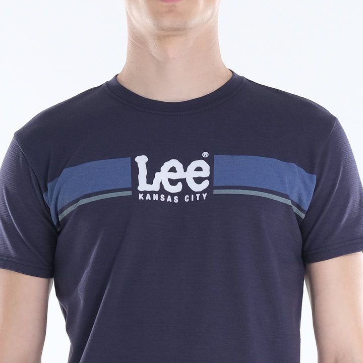 LEE MENS ROUND NECK TEE; EMBOSSED LOGO