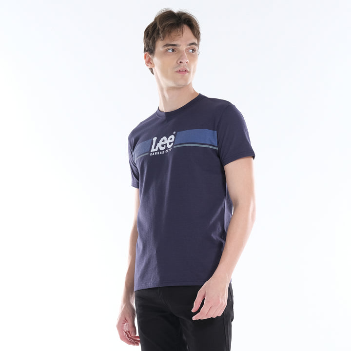 LEE MENS ROUND NECK TEE; EMBOSSED LOGO