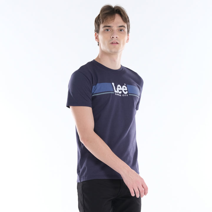 LEE MENS ROUND NECK TEE; EMBOSSED LOGO