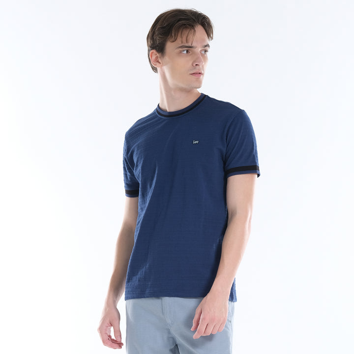 LEE MENS ROUND NECK; TWO-TONED NECKLINE WITH SMALL PATCHED LOGO