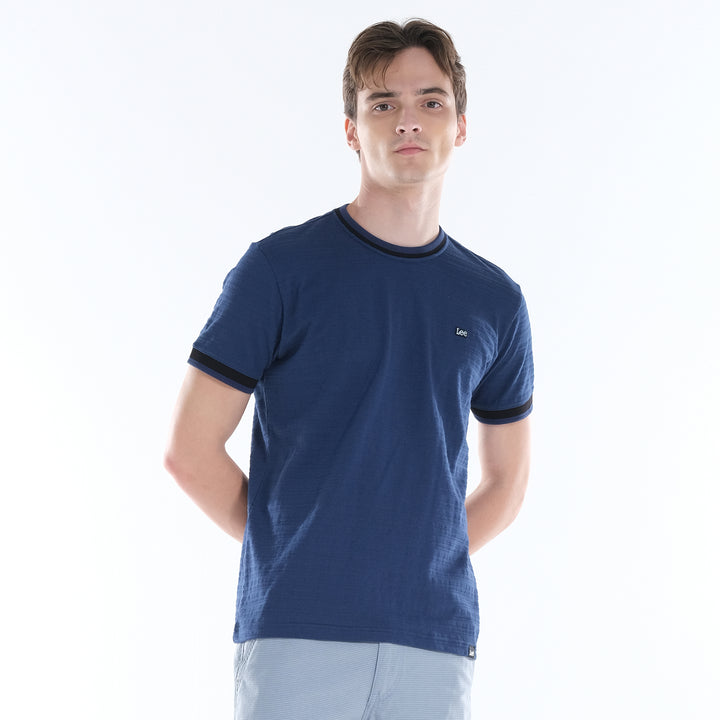LEE MENS ROUND NECK; TWO-TONED NECKLINE WITH SMALL PATCHED LOGO
