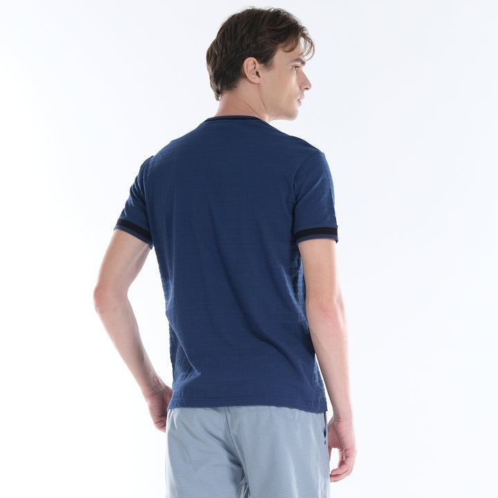 LEE MENS ROUND NECK; TWO-TONED NECKLINE WITH SMALL PATCHED LOGO