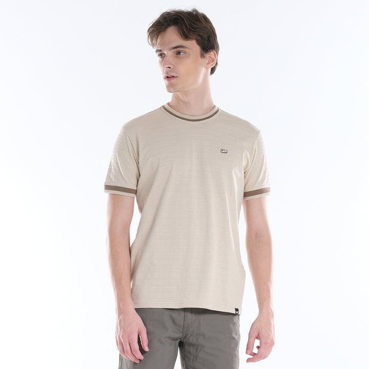 LEE MENS ROUND NECK; TWO-TONED NECKLINE WITH SMALL PATCHED LOGO