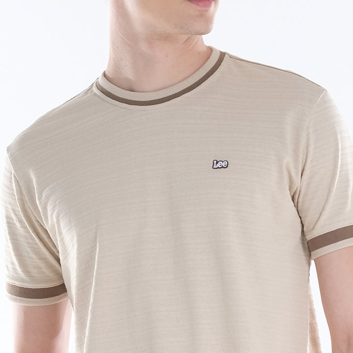 LEE MENS ROUND NECK; TWO-TONED NECKLINE WITH SMALL PATCHED LOGO