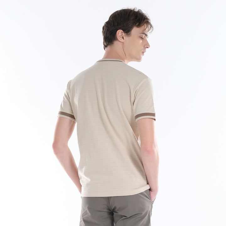 LEE MENS ROUND NECK; TWO-TONED NECKLINE WITH SMALL PATCHED LOGO
