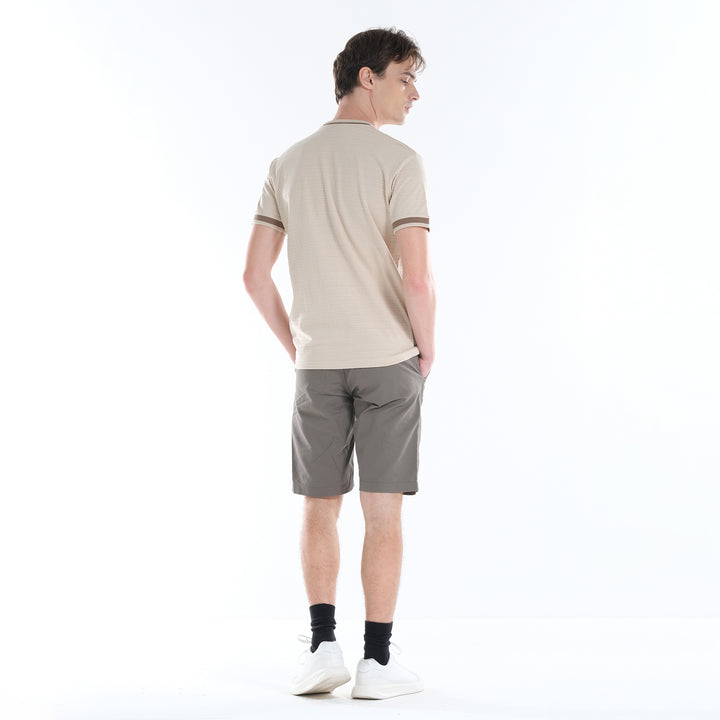 LEE MENS ROUND NECK; TWO-TONED NECKLINE WITH SMALL PATCHED LOGO