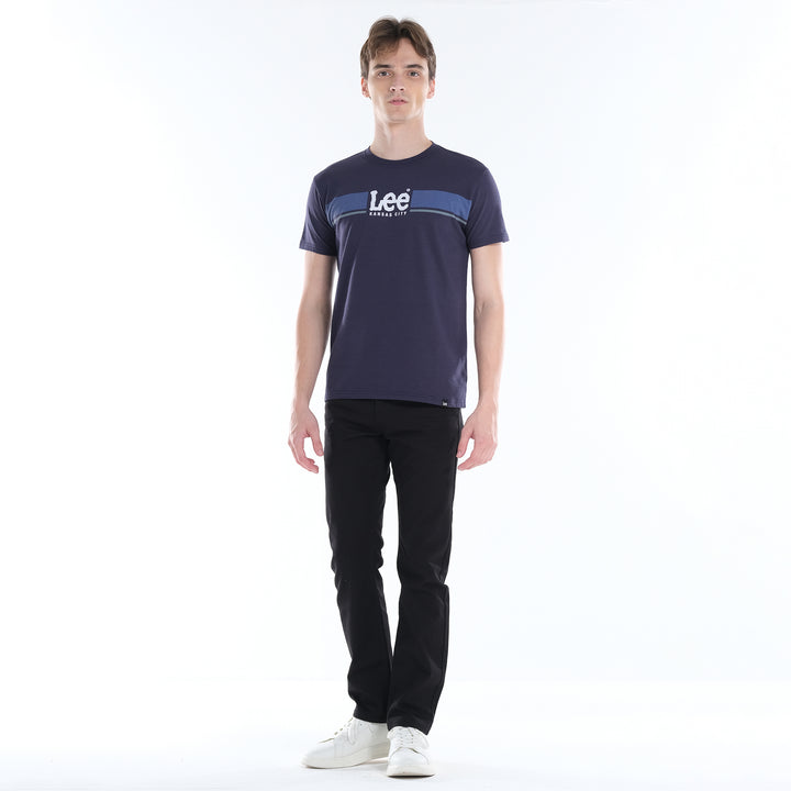 LEE MENS ROUND NECK TEE; EMBOSSED LOGO