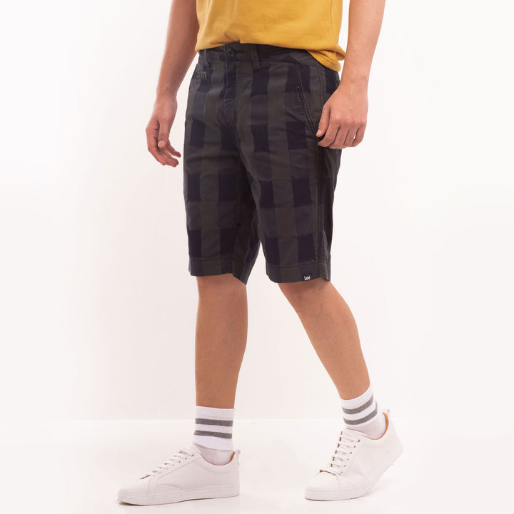 LEE MEN'S CHECKERED CHINO SHORTS