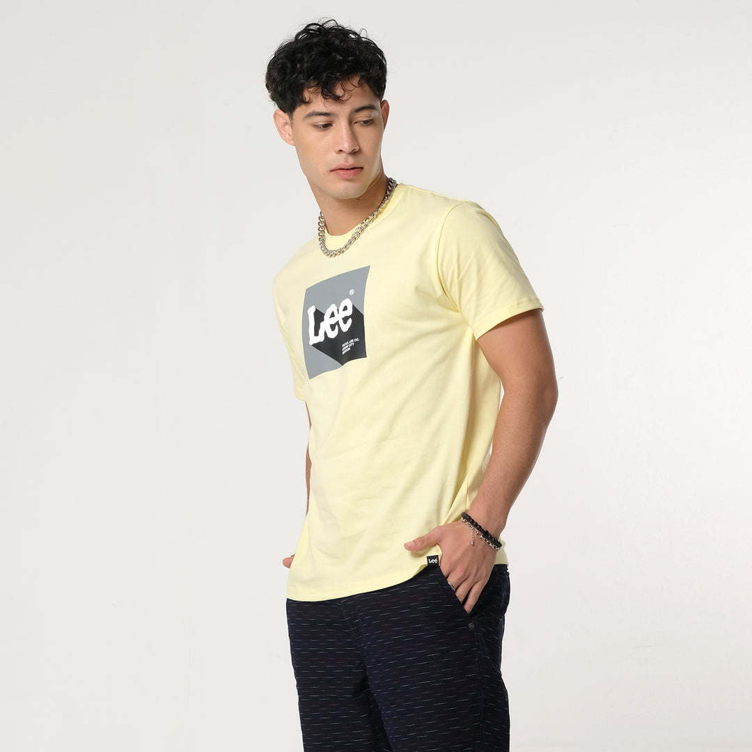 MENS PRINTED LOGO TEE IN MELLOW YELLOW