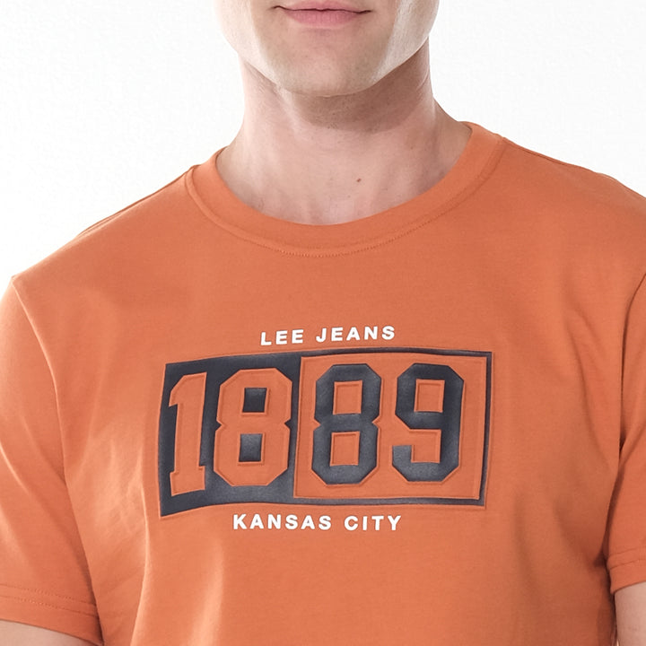 LEE MEN'S 1889 EMBOSSED LOGO TEE