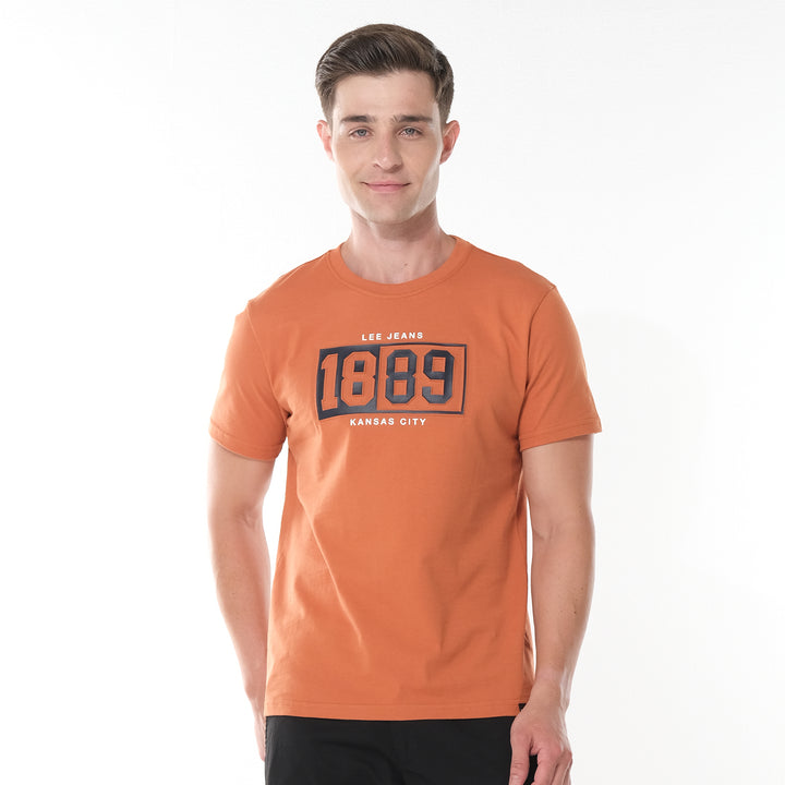 LEE MEN'S 1889 EMBOSSED LOGO TEE