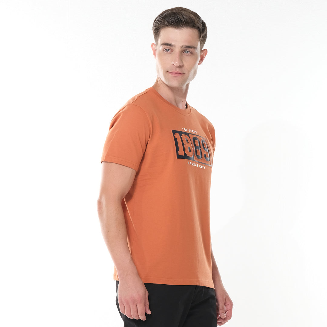 LEE MEN'S 1889 EMBOSSED LOGO TEE