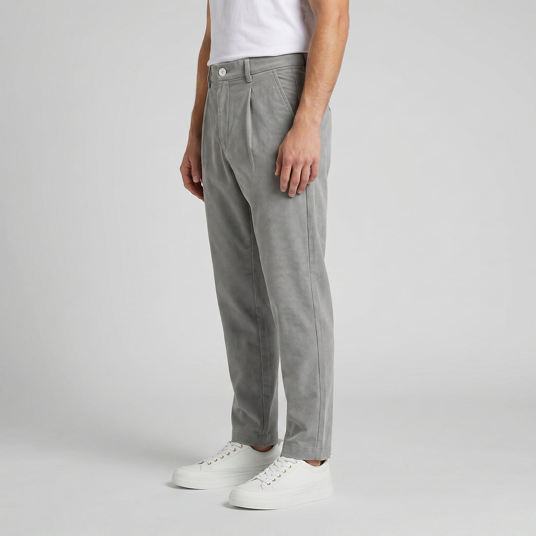 LEE MENS PLEATED COMFORT FIT TROUSER